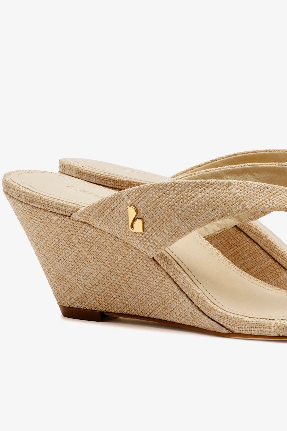Gaia Low Wedge In Beige Raffia - Image 4