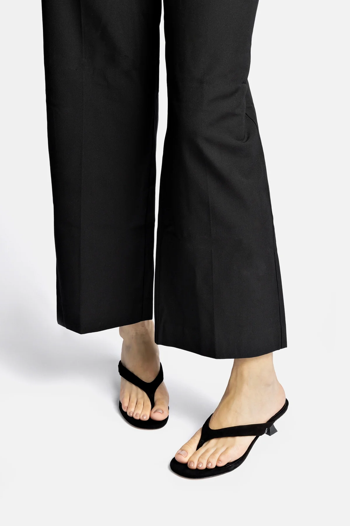 Gaia Low In Black Leather - Image 2