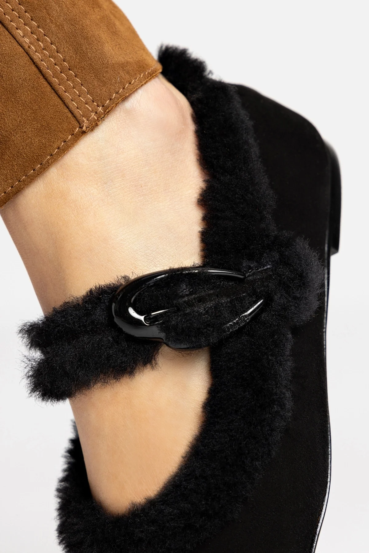 Verona Ballet Flat In Black Suede And Black Shearling - Image 5