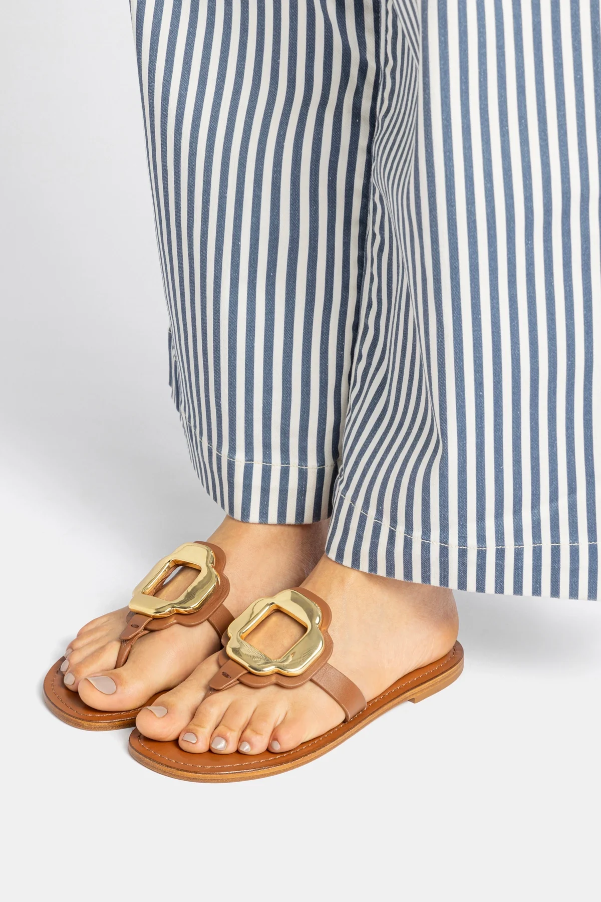 Margherita Thong Sandal in Caramel Leather and Gold Hardware - Image 6