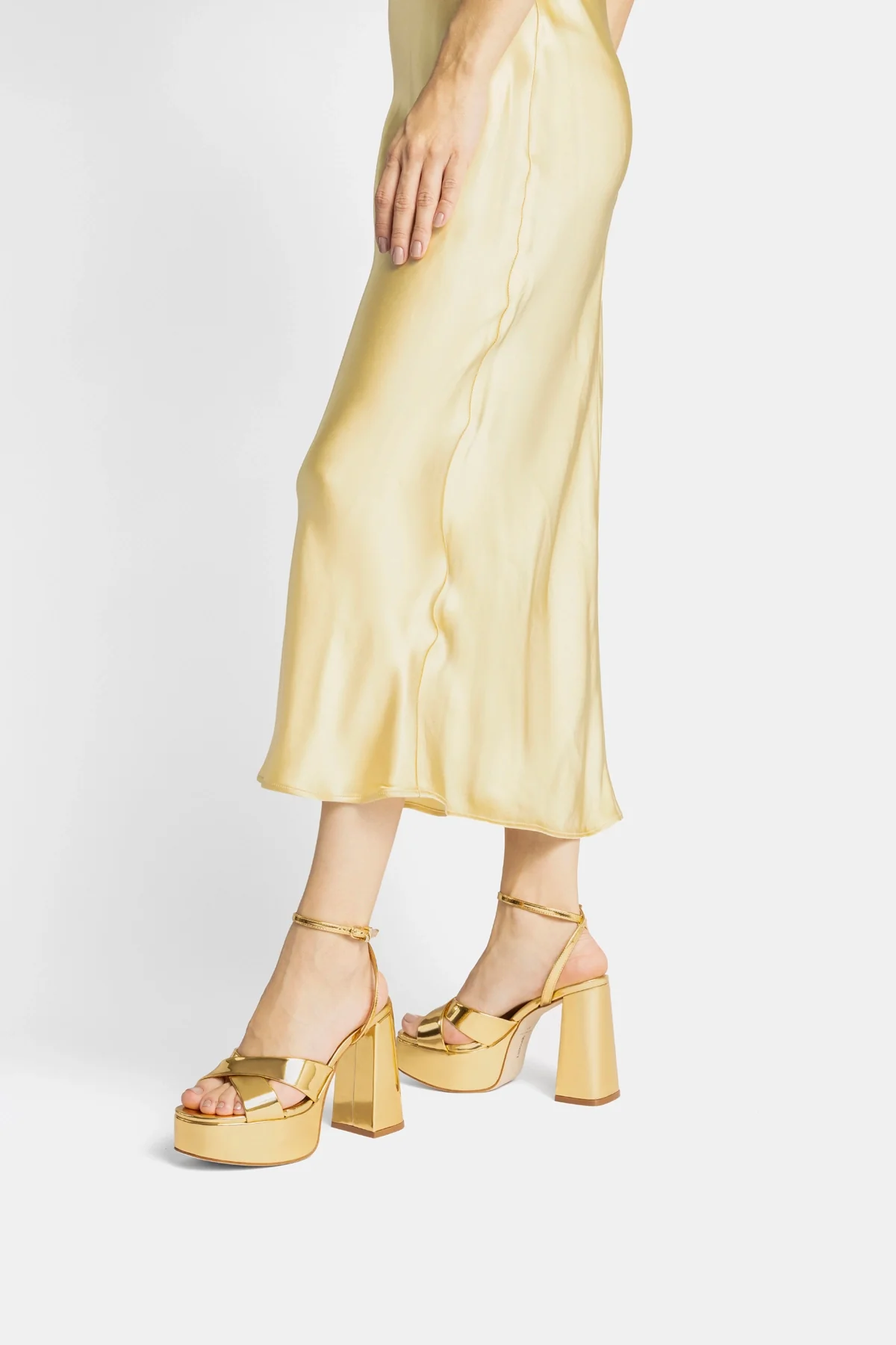 Dolly X Platform Sandal In Gold Specchio - Image 5