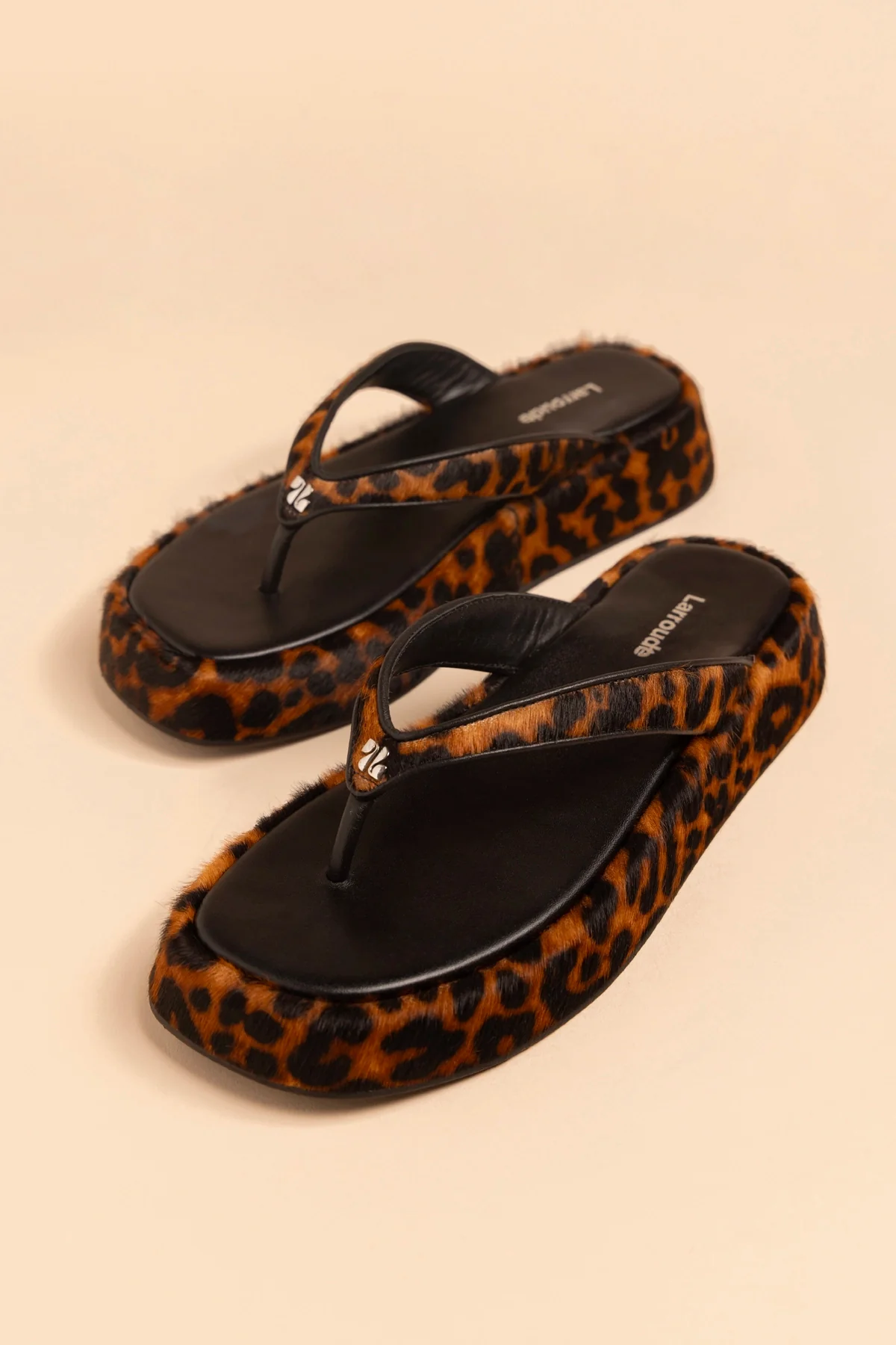 Roxy Thong Sandal Leopard Leather - Image 6