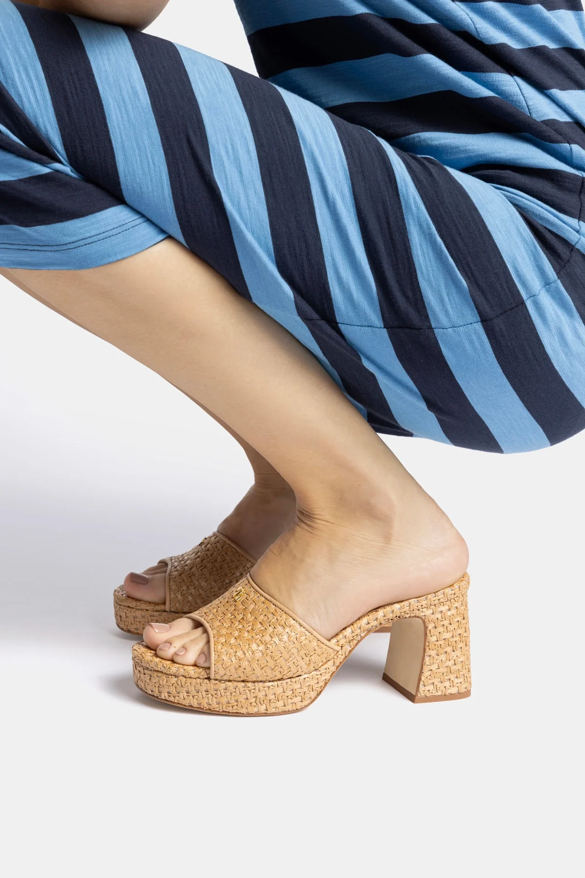 Dolly Low Mule In Natural And Beige Raffia - Image 2